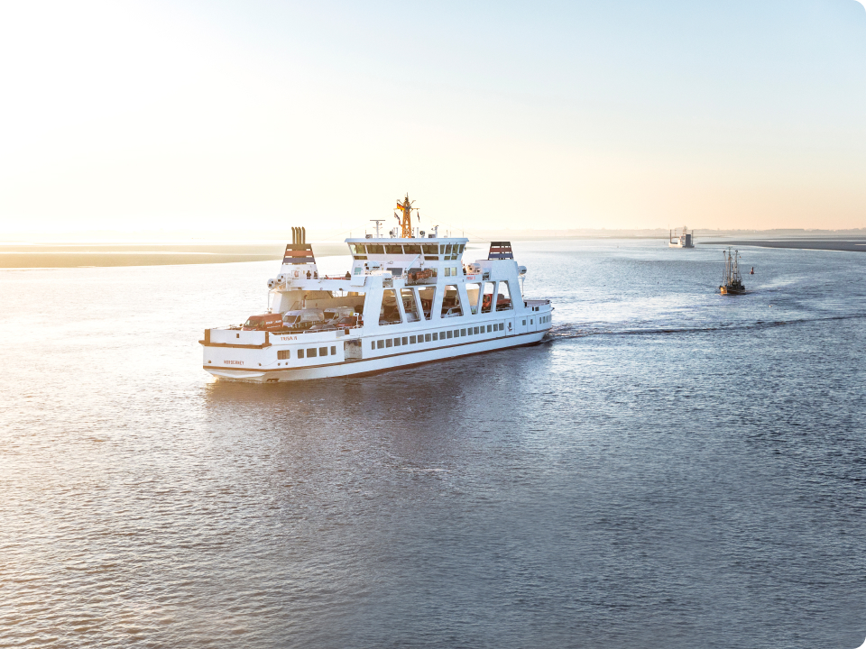 Ein Schiff im Meer